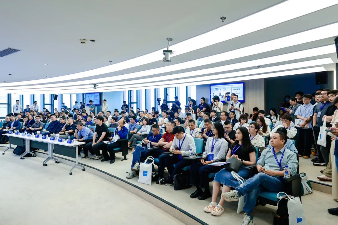 信步科技发布具身智能开发平台HB03，实现机器人“大、小脑融合”
