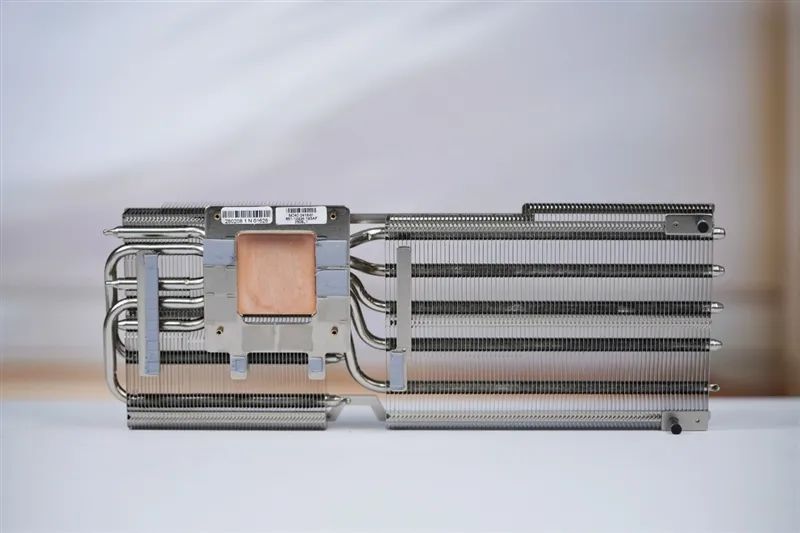 AMD RX 9070 GRE首发评测：游戏碾压RTX 5060 Ti 16GB 超频接近RTX 5070