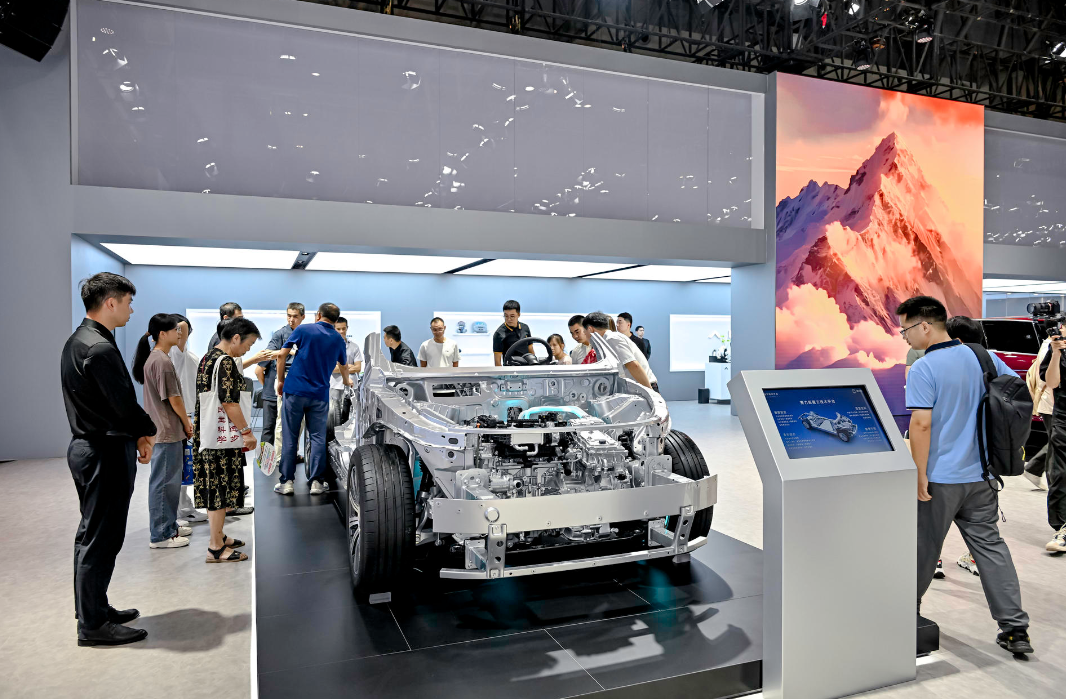 赛力斯亮相2025世界智能产业博览会 引领技术智能化浪潮