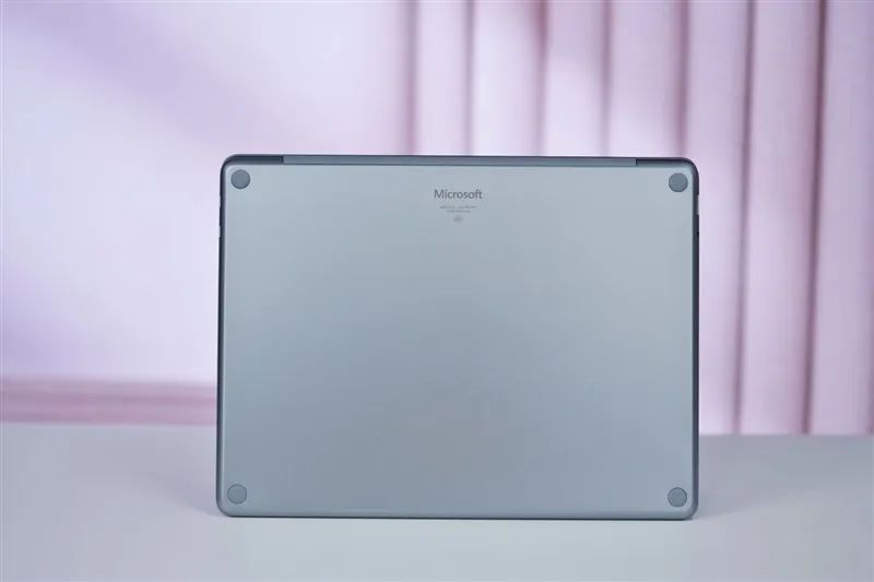 微软Surface Laptop，13英寸笔记本评测：骁龙X Plus性能可用 续航静音极为优秀