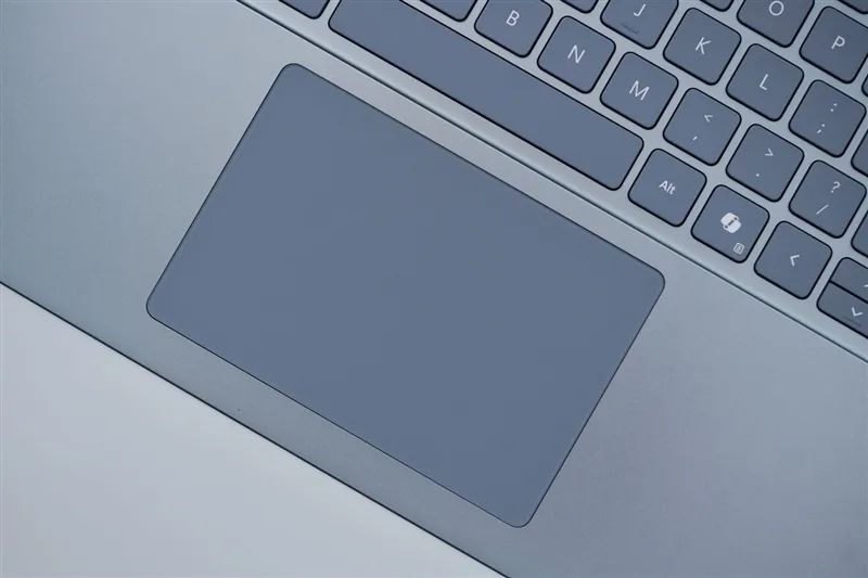 微软Surface Laptop，13英寸笔记本评测：骁龙X Plus性能可用 续航静音极为优秀