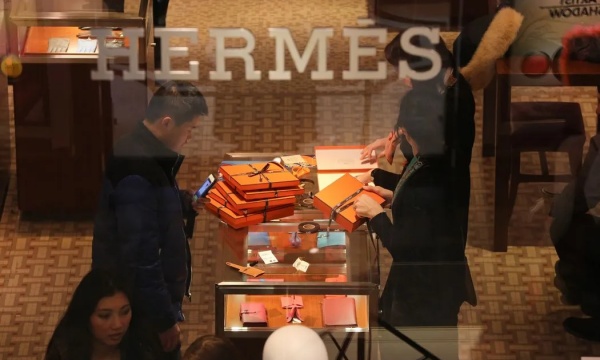 突发 | 爱马仕两日股价大跌10%，市值蒸发200亿美元