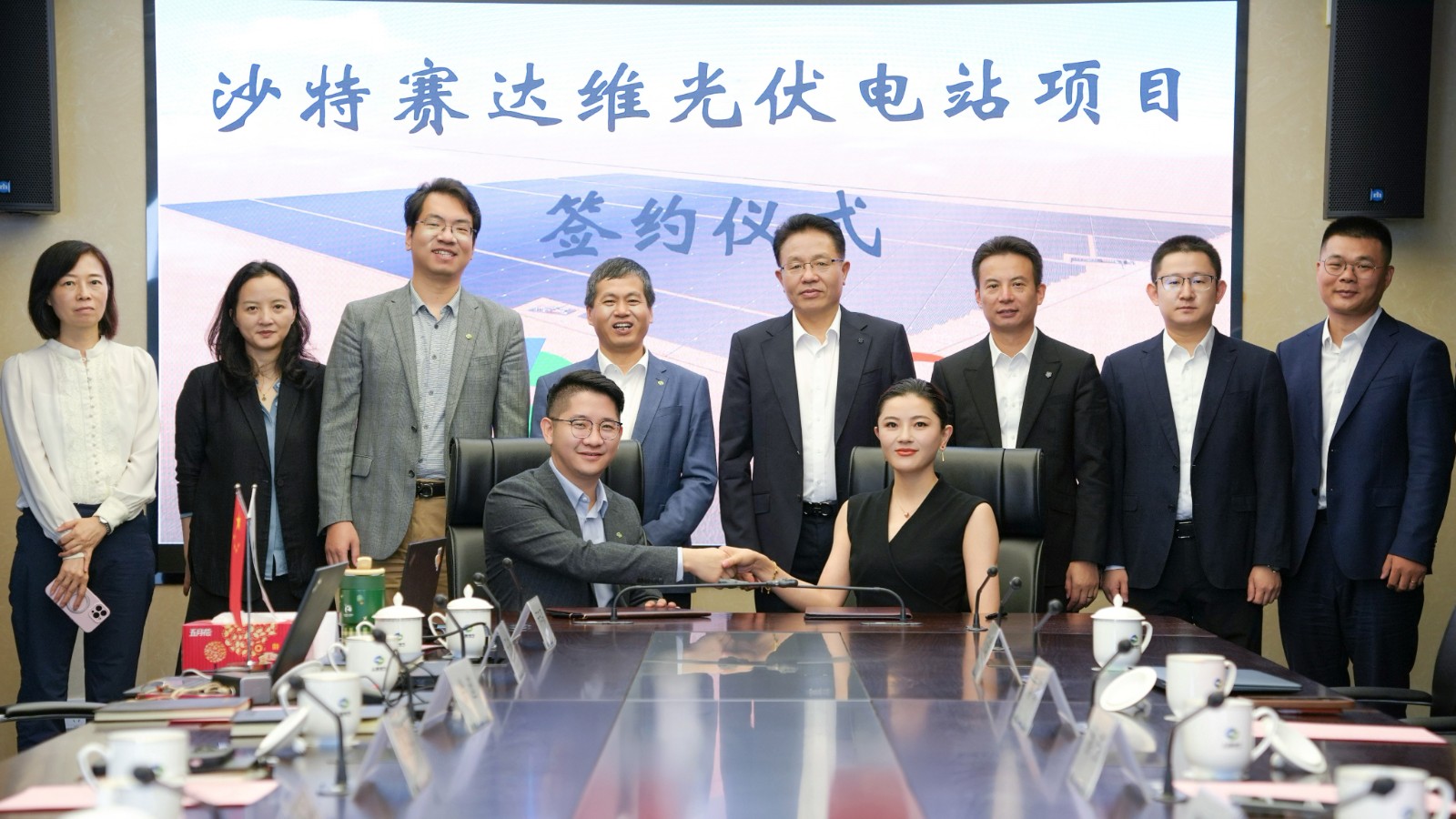 2.3GW大单！中信博与上海电气签署沙特光伏项目协议，持续领跑中东市场
