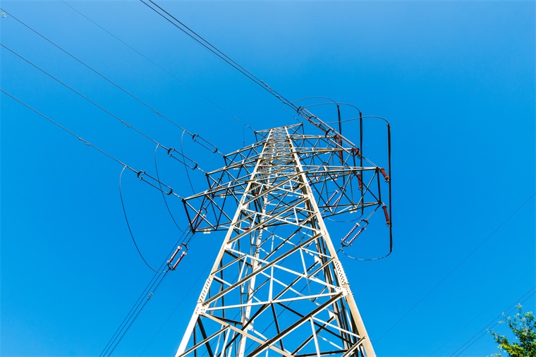 马斯克建议：电网夜间储能白天放电，可让美国年发电量翻倍