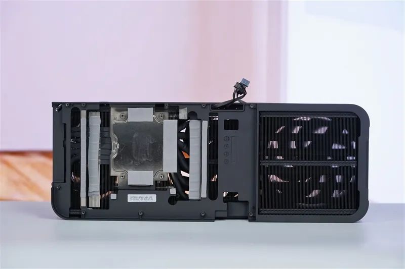 竟比公版强了6%！影驰RTX 5080星曜NOX OC评测：能自由更换上盖与背板