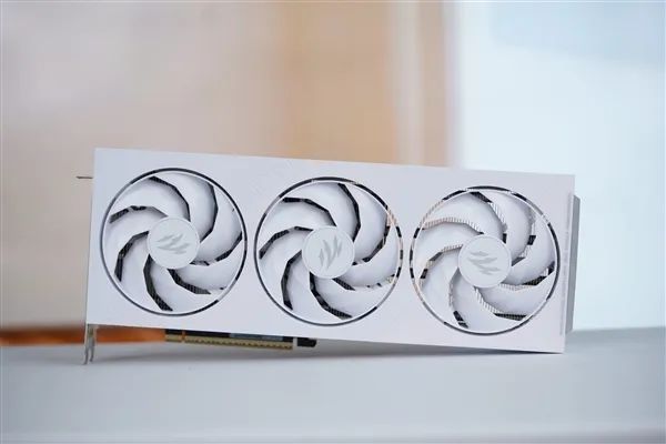 NV竟然开倒车！AMD RX 9070 XT新驱动对比测试：提升明显 已全面超越RTX 5070 Ti