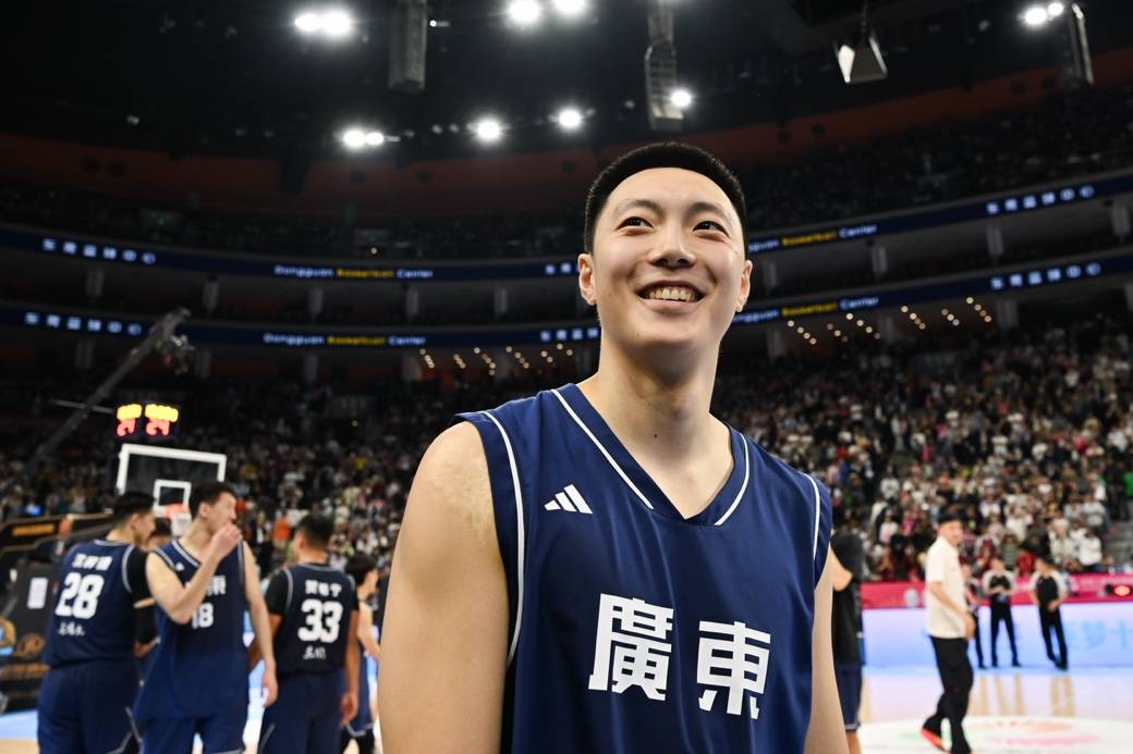 阿迪达斯正式推出队服定制业务（TEAMWEAR），为运动群体提供专业与个性化装备解决方案 