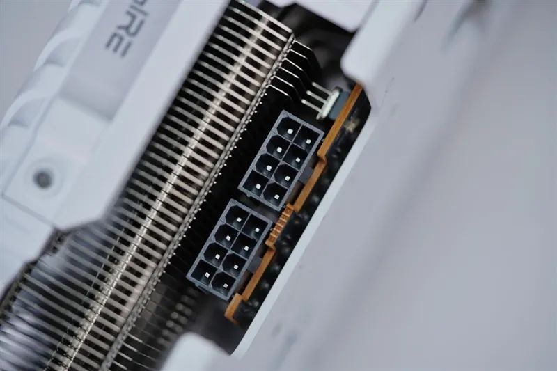AMD RX 9070 GRE首发评测：游戏碾压RTX 5060 Ti 16GB 超频接近RTX 5070