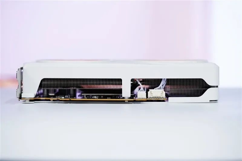 NVIDIA RTX 5050首发评测：DLSS4/AI/生产力全方面飞跃 完美替代RTX 3050
