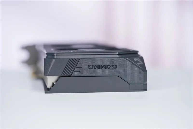 技嘉RTX 5050 GAMING OC显卡评测：升级DLSS 4技术的新版“RTX 4060” 老显卡升级多一个选择