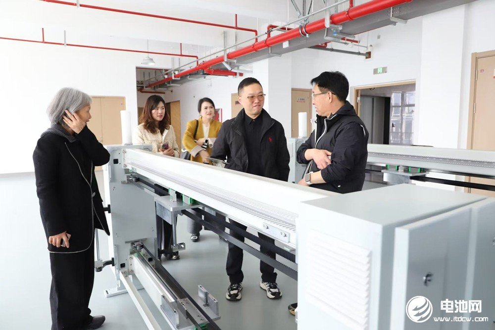 中国电池新能源产业链调研团一行到访双元科技