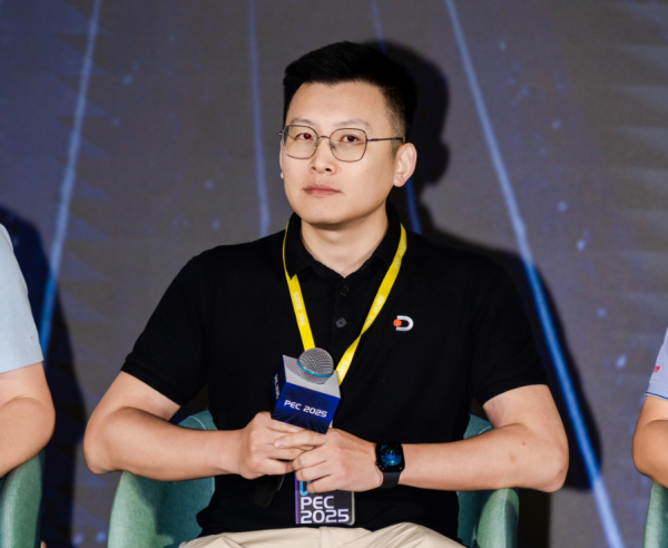 具身智能2025之问：新物种时代，人形机器人如何长大？