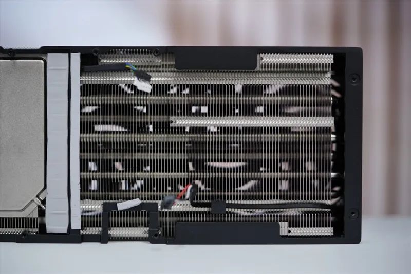 索泰RTX 5070 Ti天启显卡评测：启世之环再进化 豪华八热管旗舰级体验