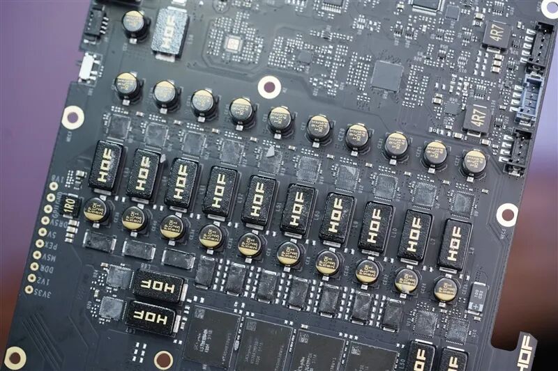 最强非公降临！影驰RTX 5070 Ti HOF OC LAB黑魂X显卡评测：供电、散热都是顶级