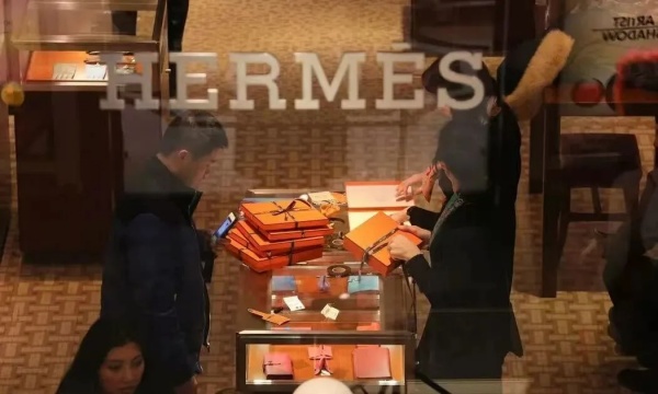 财报速递 | 奢侈品寒意未散，爱马仕第二季度手袋力保两位数增长