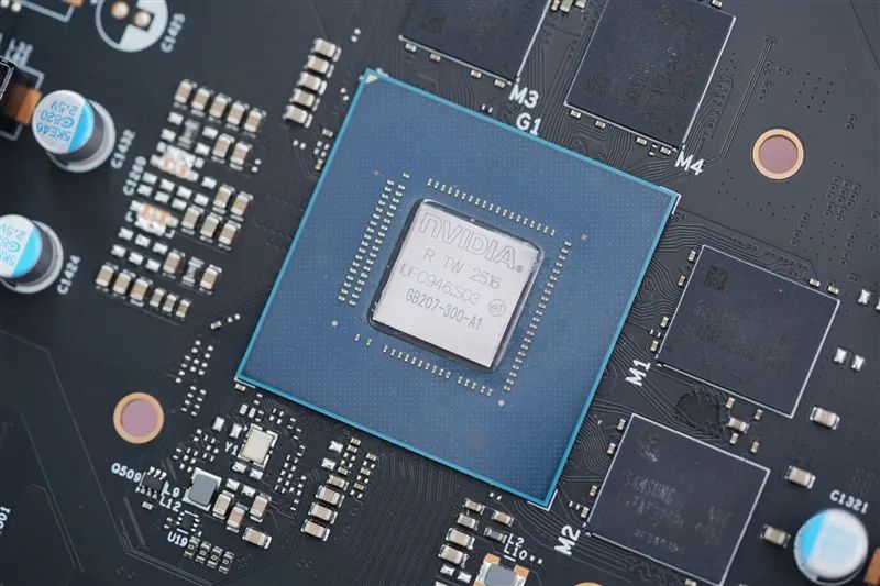 NVIDIA RTX 5050首发评测：DLSS4/AI/生产力全方面飞跃 完美替代RTX 3050