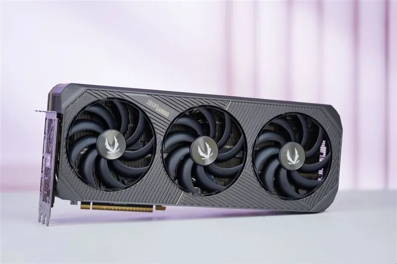 索泰RTX 5090 D v2 24GB SOLID OC显卡评测：性能依旧最强没有对手 顶级玩家的最佳选择
