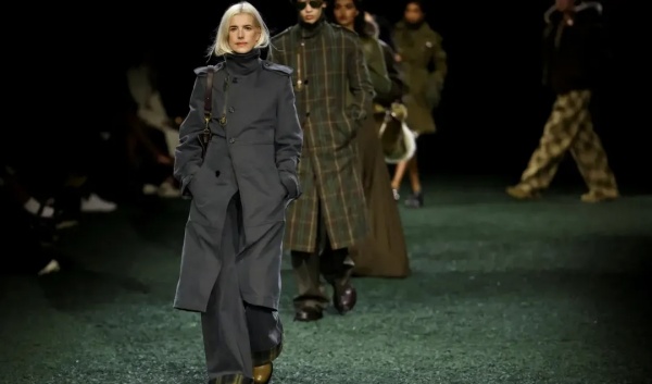 应对奢侈品寒冬，Burberry将裁员1700人