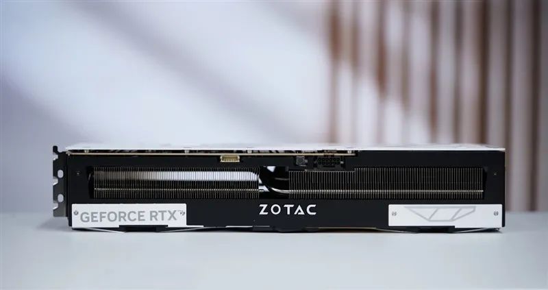 索泰RTX 5070 Ti天启显卡评测：启世之环再进化 豪华八热管旗舰级体验