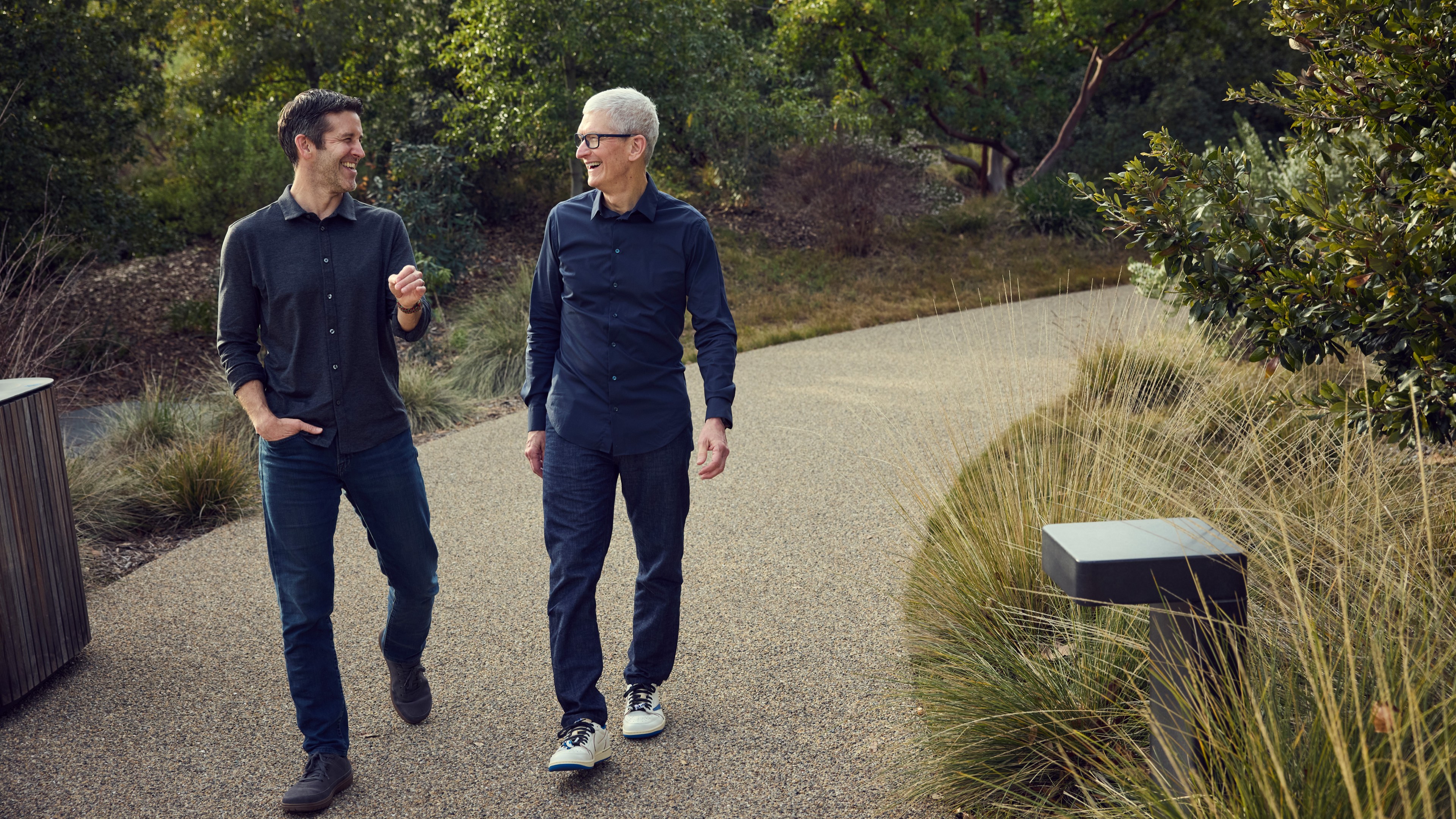Apple-John-Ternus-Tim-Cook.jpg