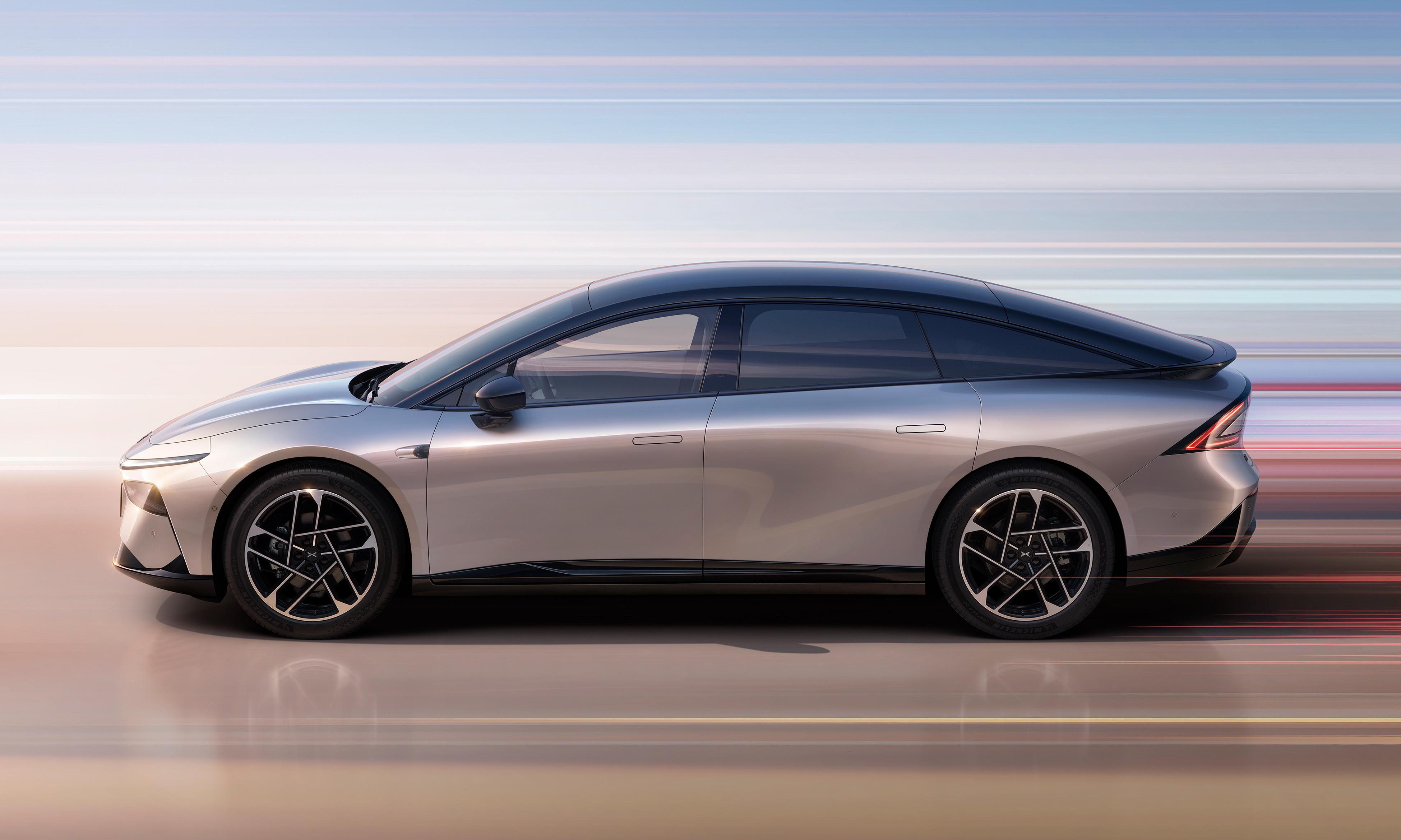 小鹏汽车如何走出低谷？死磕智驾，以小米之道狙击小米