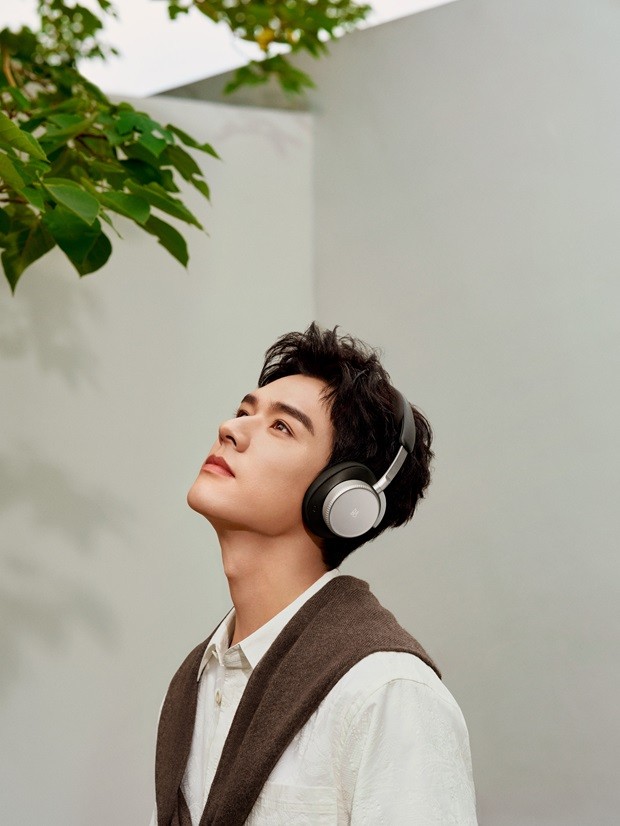 BO全球品牌代言人龚俊佩戴BO+Beoplay+H100耳机.jpg