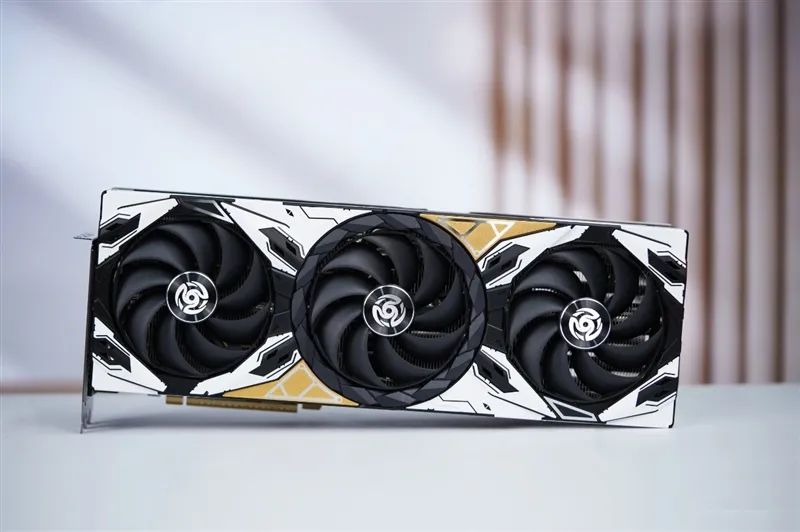 索泰RTX 5070 Ti天启显卡评测：启世之环再进化 豪华八热管旗舰级体验