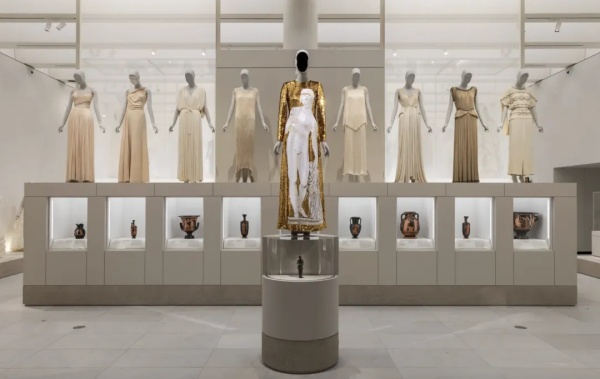 深度 | Galliano展览惹怒了谁？