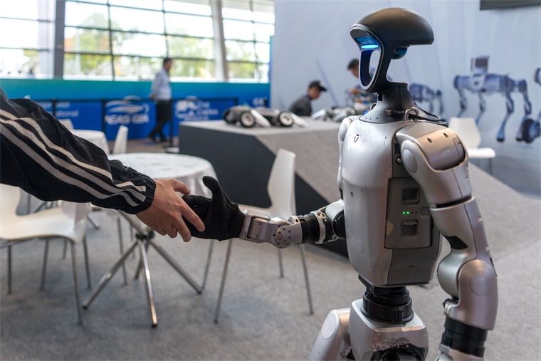 宇树科技CEO王兴兴：当前机器人技术水平非常接近10岁孩子水平