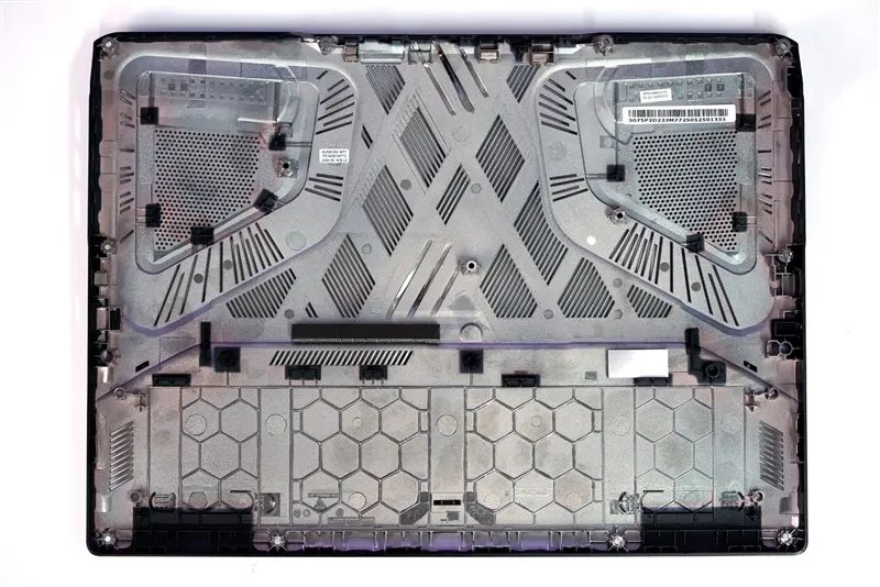 微星神影16锐龙版评测：锐龙7945 HX配合RTX 5070游戏生产力兼顾 体验同价无敌