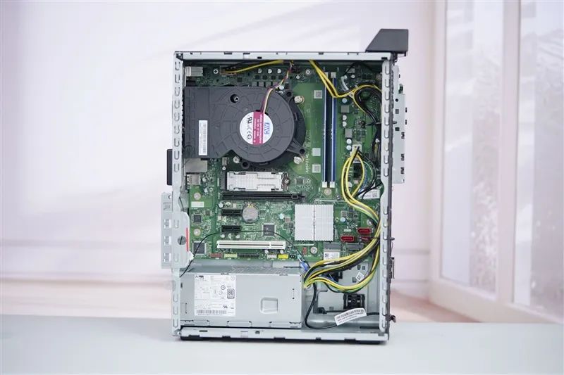 锐龙7 8700G商用机大战酷睿i7-14700：65W功耗下几乎全程碾压