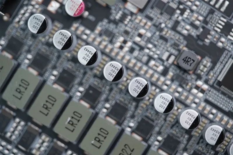 索泰RTX 5070 Ti天启显卡评测：启世之环再进化 豪华八热管旗舰级体验
