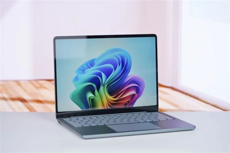 微软Surface Laptop，13英寸笔记本评测：骁龙X Plus性能可用 续航静音极为优秀
