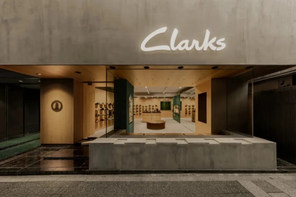 李宁4200万年薪请来Zara老将救Clarks