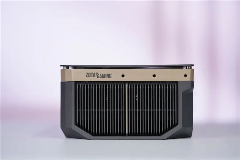 索泰RTX 5090 D v2 24GB SOLID OC显卡评测：性能依旧最强没有对手 顶级玩家的最佳选择