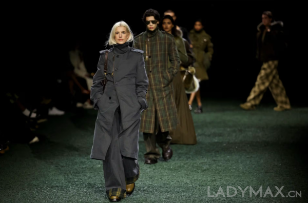 深度 | 2010 回潮，Burberry 作证