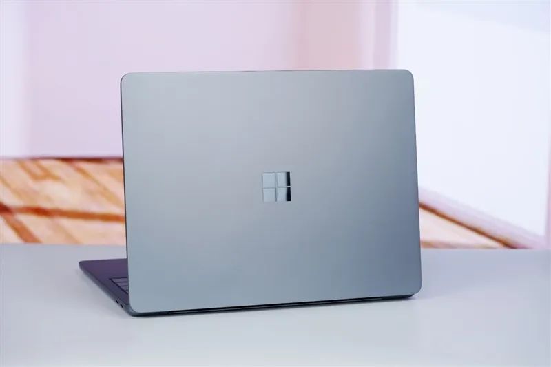 微软Surface Laptop，13英寸笔记本评测：骁龙X Plus性能可用 续航静音极为优秀