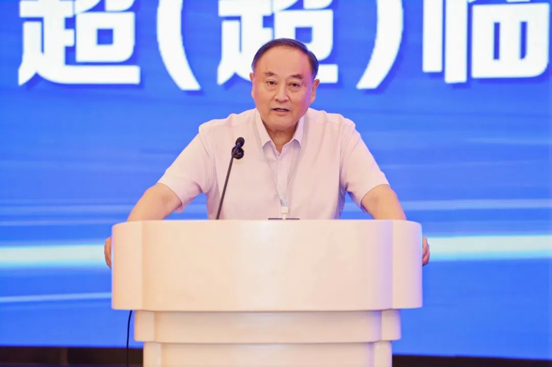  中国通用机械工业协会副会长张宗列作阀门行业形势报告。