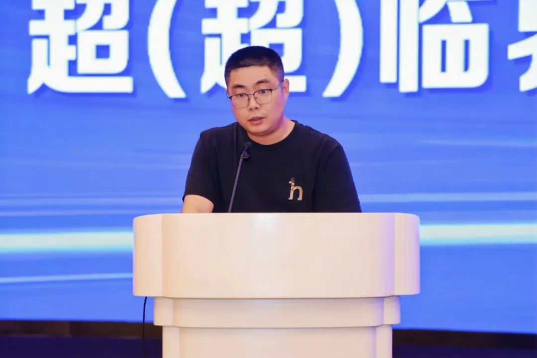 江苏华电句容发电有限公司设备部党支部书记尤钟亮代表句容、彬长、长兴等3家单位分享超（超）临界火电机组关键阀门工程应用实践经验和成果。