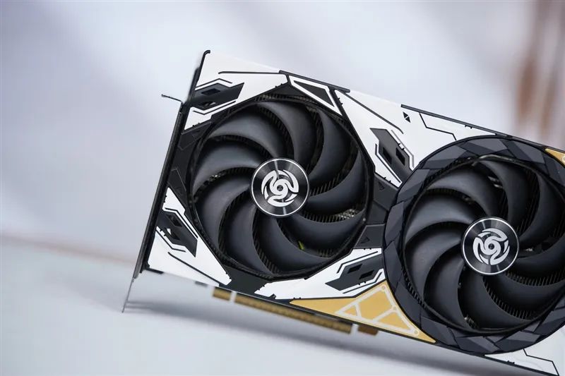 索泰RTX 5070 Ti天启显卡评测：启世之环再进化 豪华八热管旗舰级体验