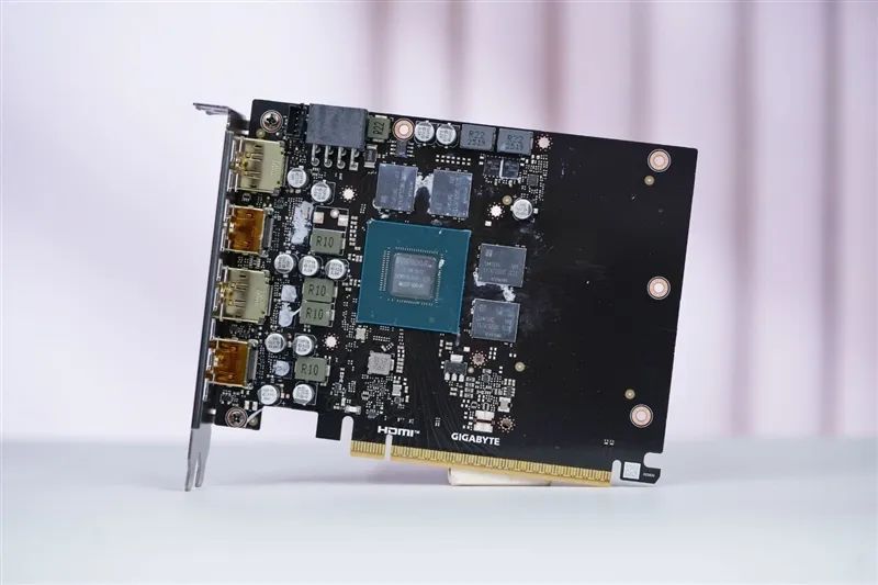 技嘉RTX 5050 GAMING OC显卡评测：升级DLSS 4技术的新版“RTX 4060” 老显卡升级多一个选择