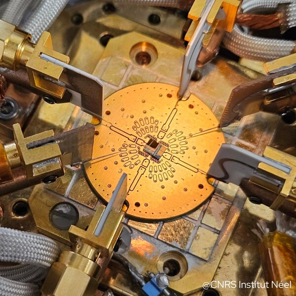 Quobly device based on FD-SOI undergoing testing  measurements