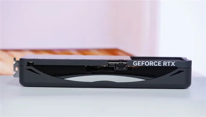 竟比公版强了6%！影驰RTX 5080星曜NOX OC评测：能自由更换上盖与背板