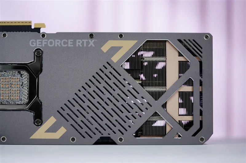 索泰RTX 5090 D v2 24GB SOLID OC显卡评测：性能依旧最强没有对手 顶级玩家的最佳选择