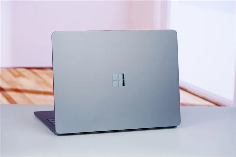 微软Surface Laptop，13英寸笔记本评测：骁龙X Plus性能可用 续航静音极为优秀