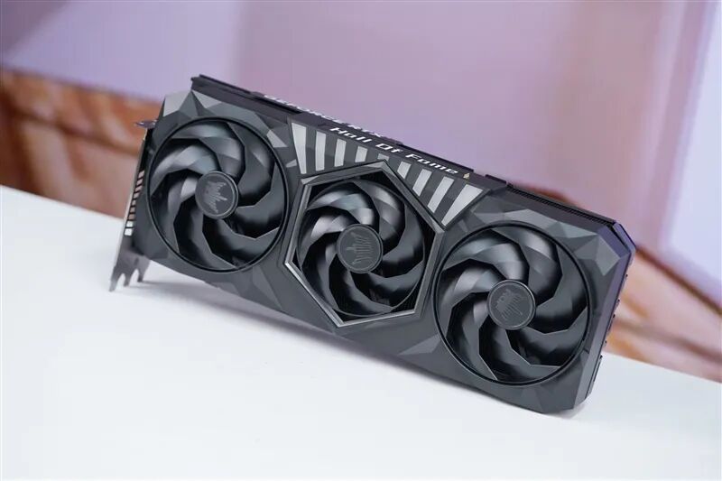 最强非公降临！影驰RTX 5070 Ti HOF OC LAB黑魂X显卡评测：供电、散热都是顶级