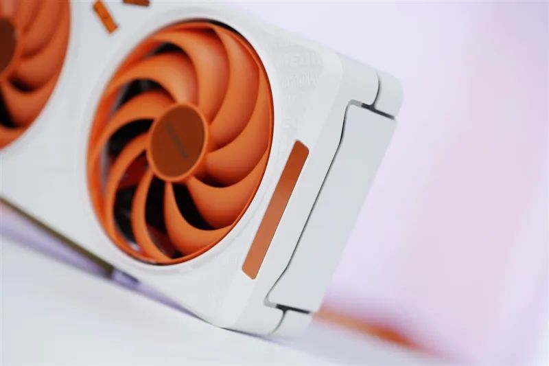 NVIDIA RTX 5050首发评测：DLSS4/AI/生产力全方面飞跃 完美替代RTX 3050