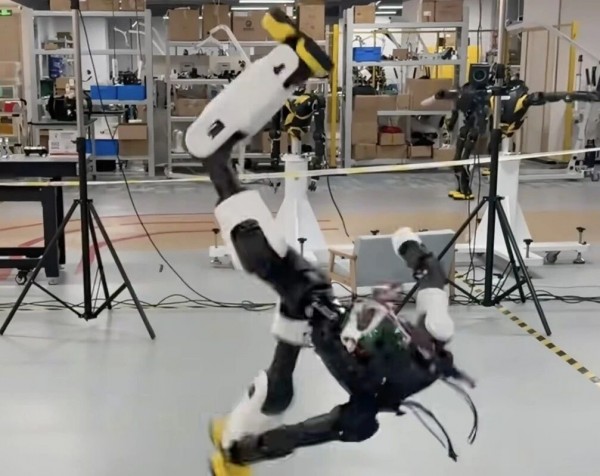 频获亿级订单的智元，要将具身机器人带向何方？