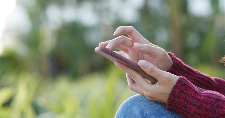 荣耀推出全球首款机器人手机