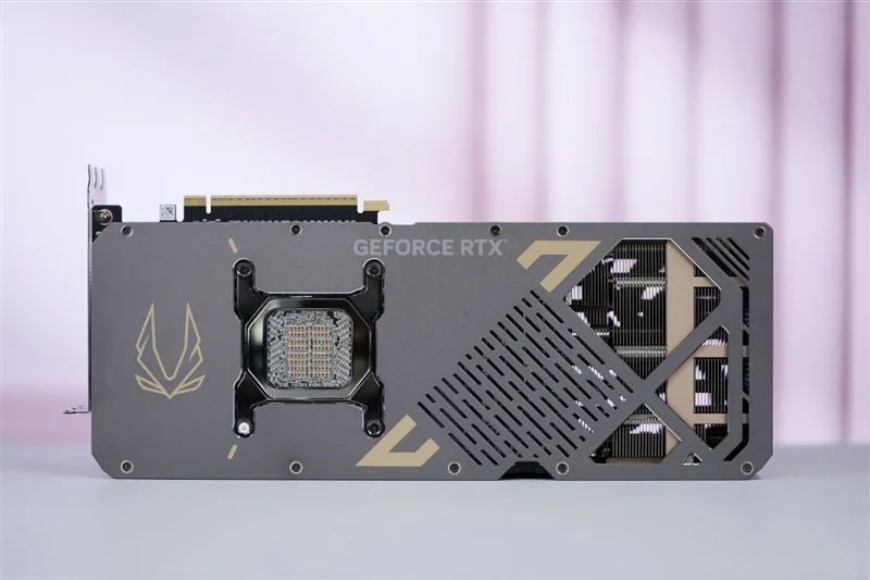 索泰RTX 5090 D v2 24GB SOLID OC显卡评测：性能依旧最强没有对手 顶级玩家的最佳选择